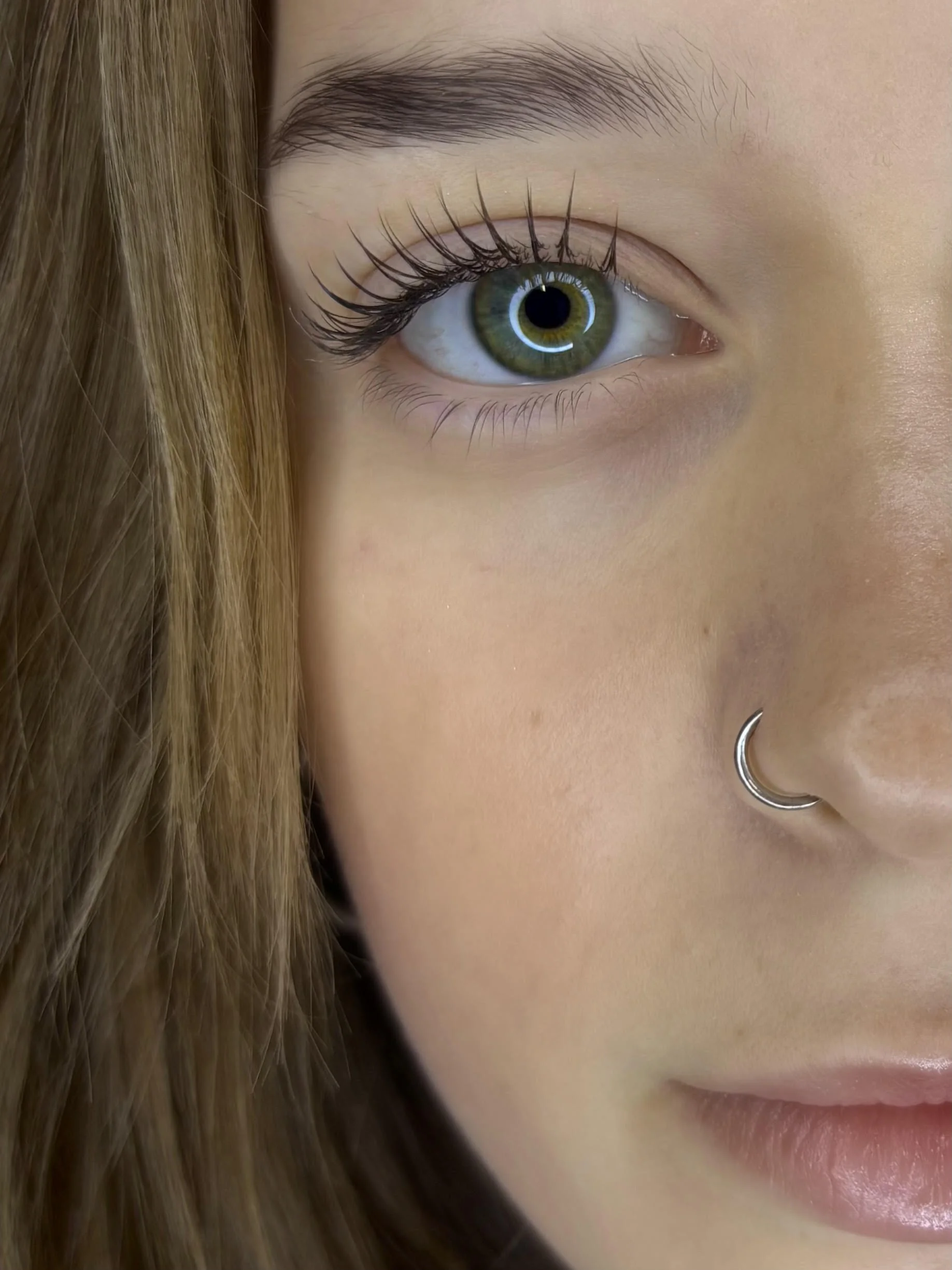 Profesionální prodloužení a zhuštění řas: metoda Classic, Volume, Wispy nebo Wet Look