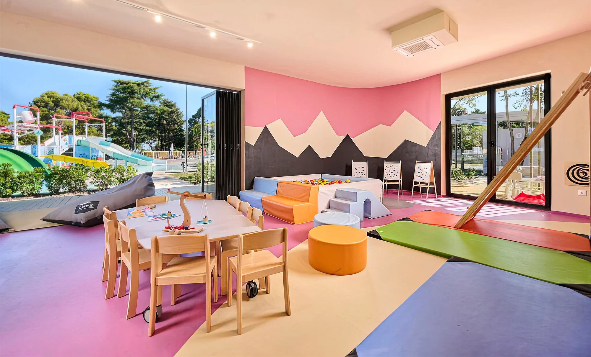 4* hotel v Umagu přímo u moře: jídlo, bazény a aktivity pro děti i dospělé