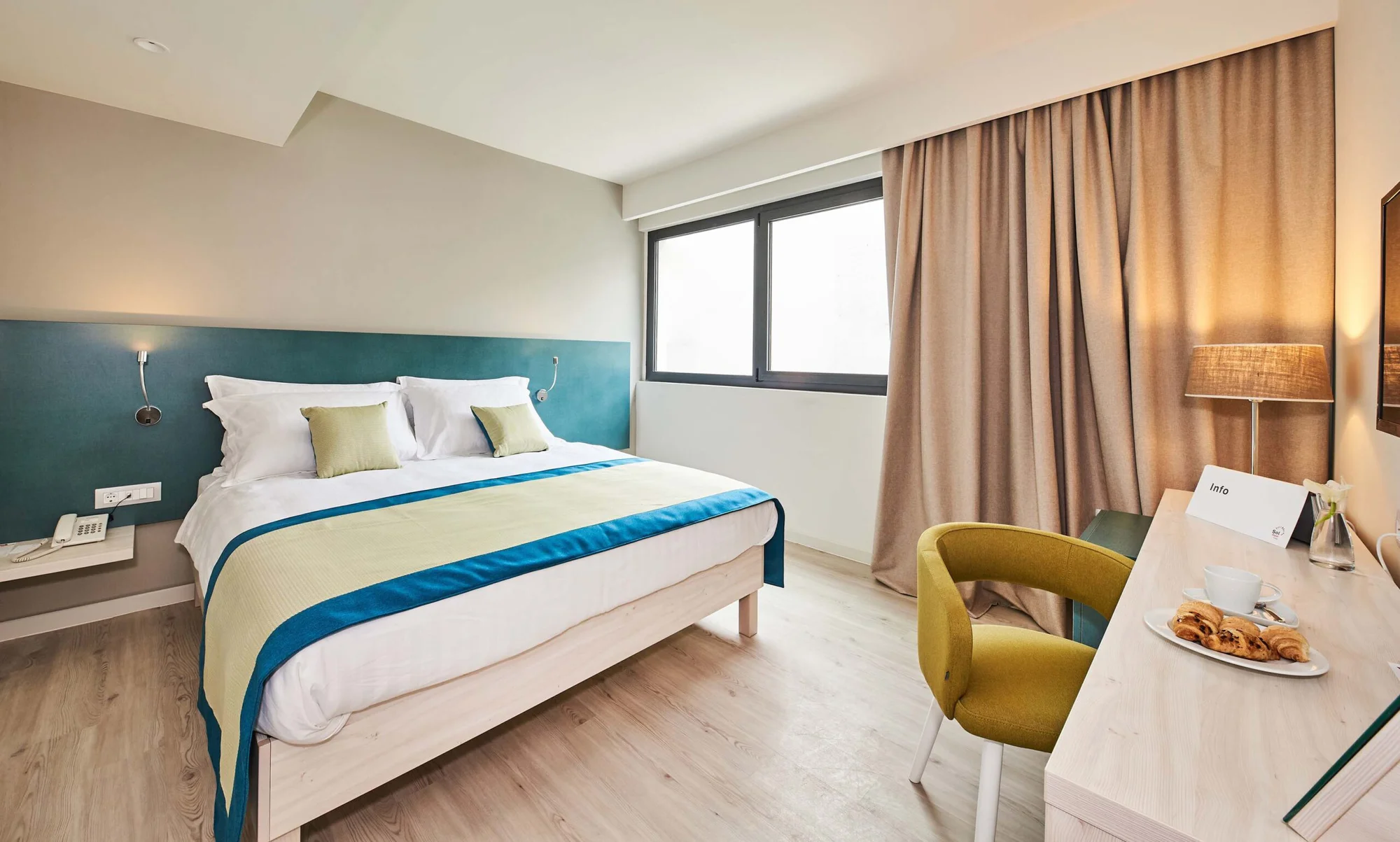 4* hotel v Umagu přímo u moře: jídlo, bazény a aktivity pro děti i dospělé