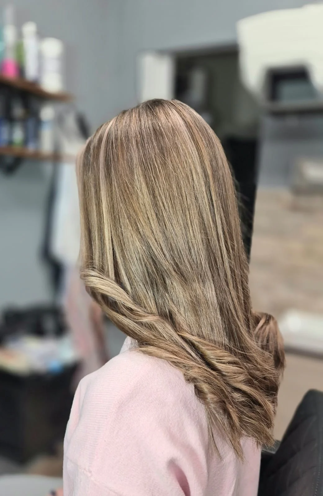 Dámský střih či kombinace s barvením nebo melírem: pro kratší i dlouhé vlasy, 40–120 minut