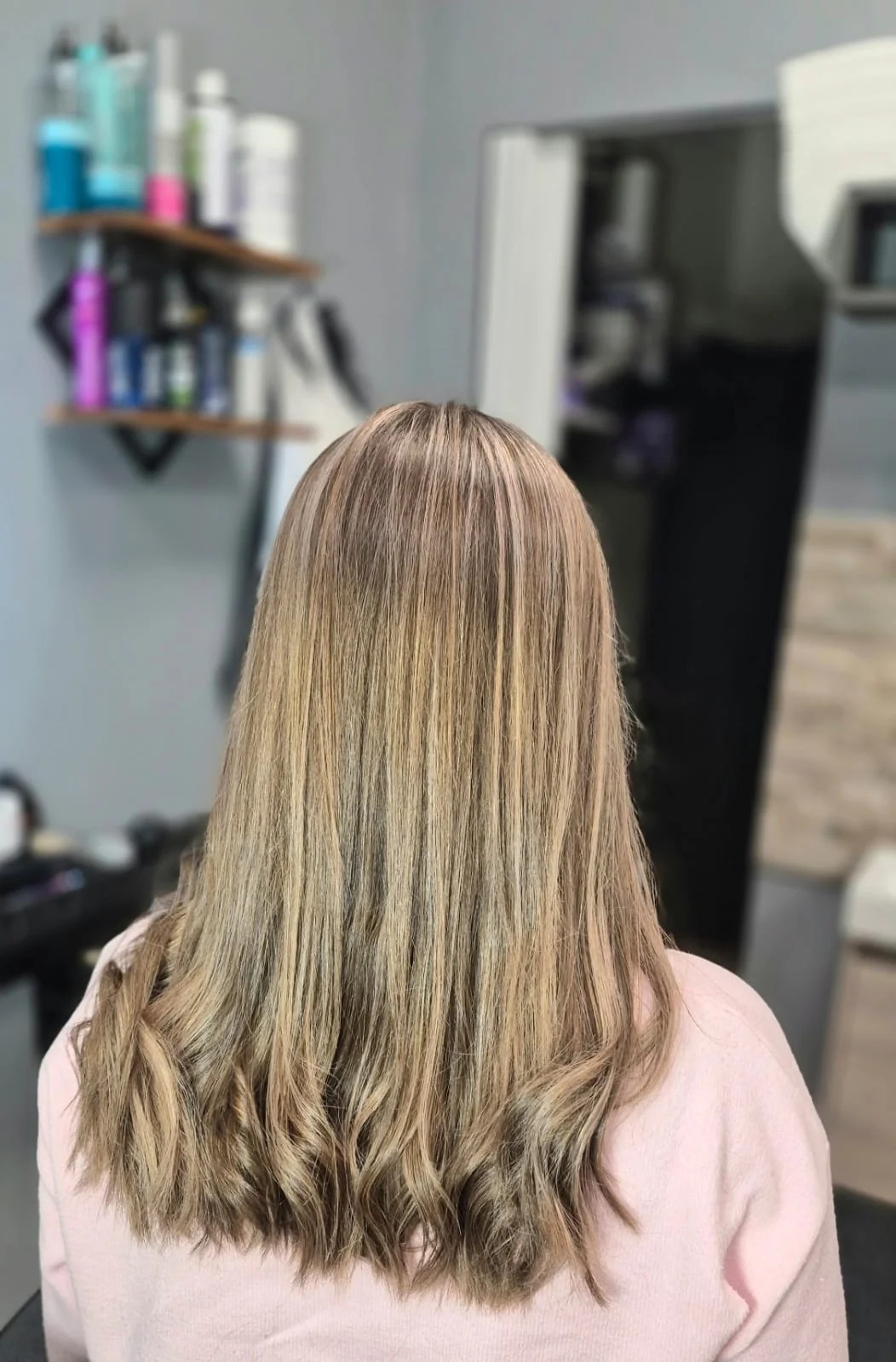 Dámský střih či kombinace s barvením nebo melírem: pro kratší i dlouhé vlasy, 40–120 minut