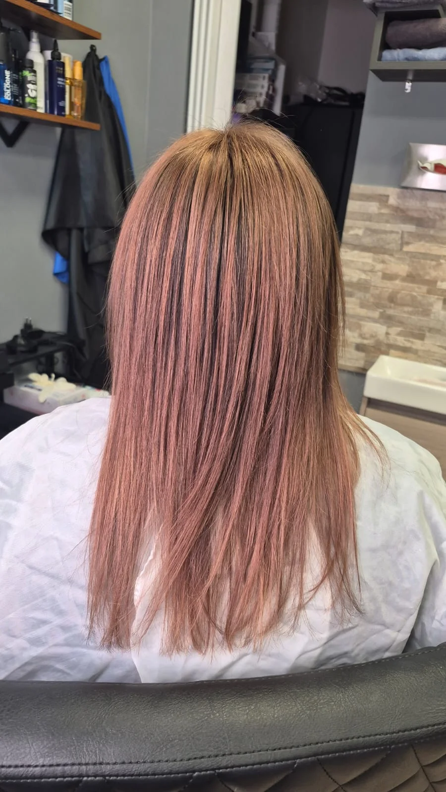 Dámský střih či kombinace s barvením nebo melírem: pro kratší i dlouhé vlasy, 40–120 minut