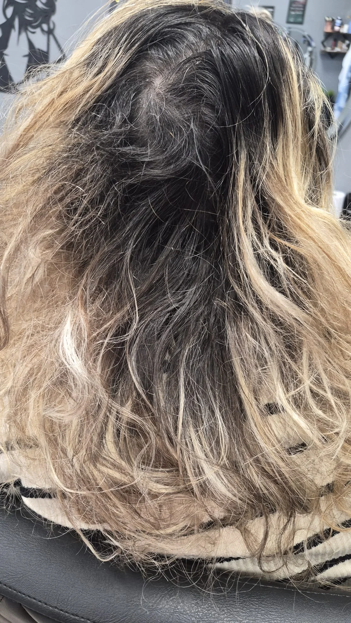 Dámský střih či kombinace s barvením nebo melírem: pro kratší i dlouhé vlasy, 40–120 minut