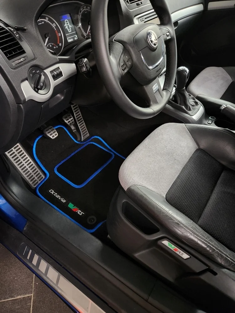 Důkladné mytí interiéru či exteriéru auta nebo renovace světlometů