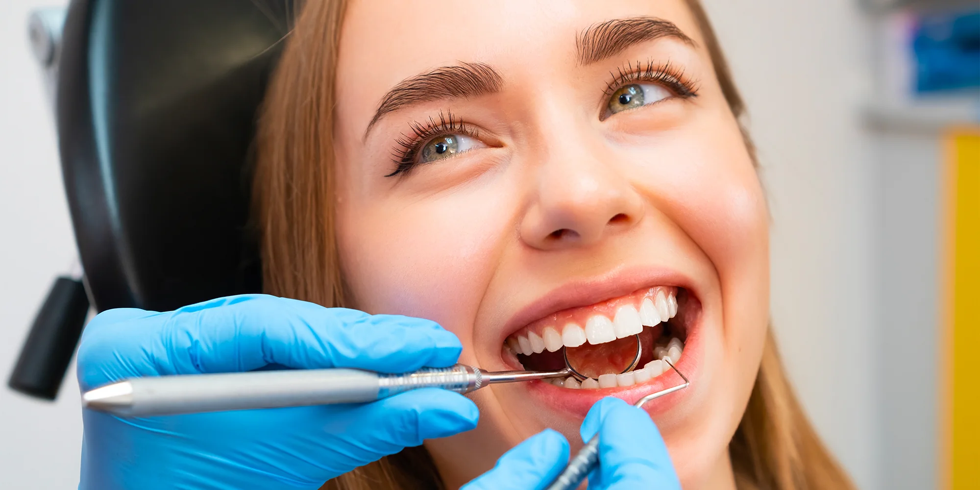 Dentální hygiena s airflow: odstranění plaku i pigmentace