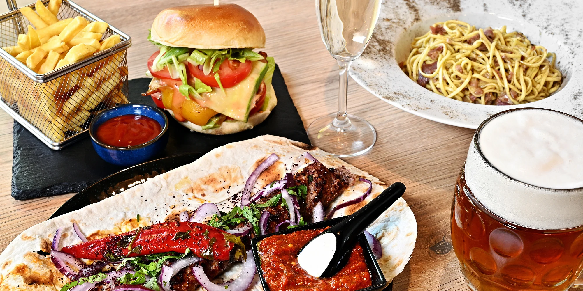 Burger s hranolky, kebab nebo těstoviny: 1-2 osoby