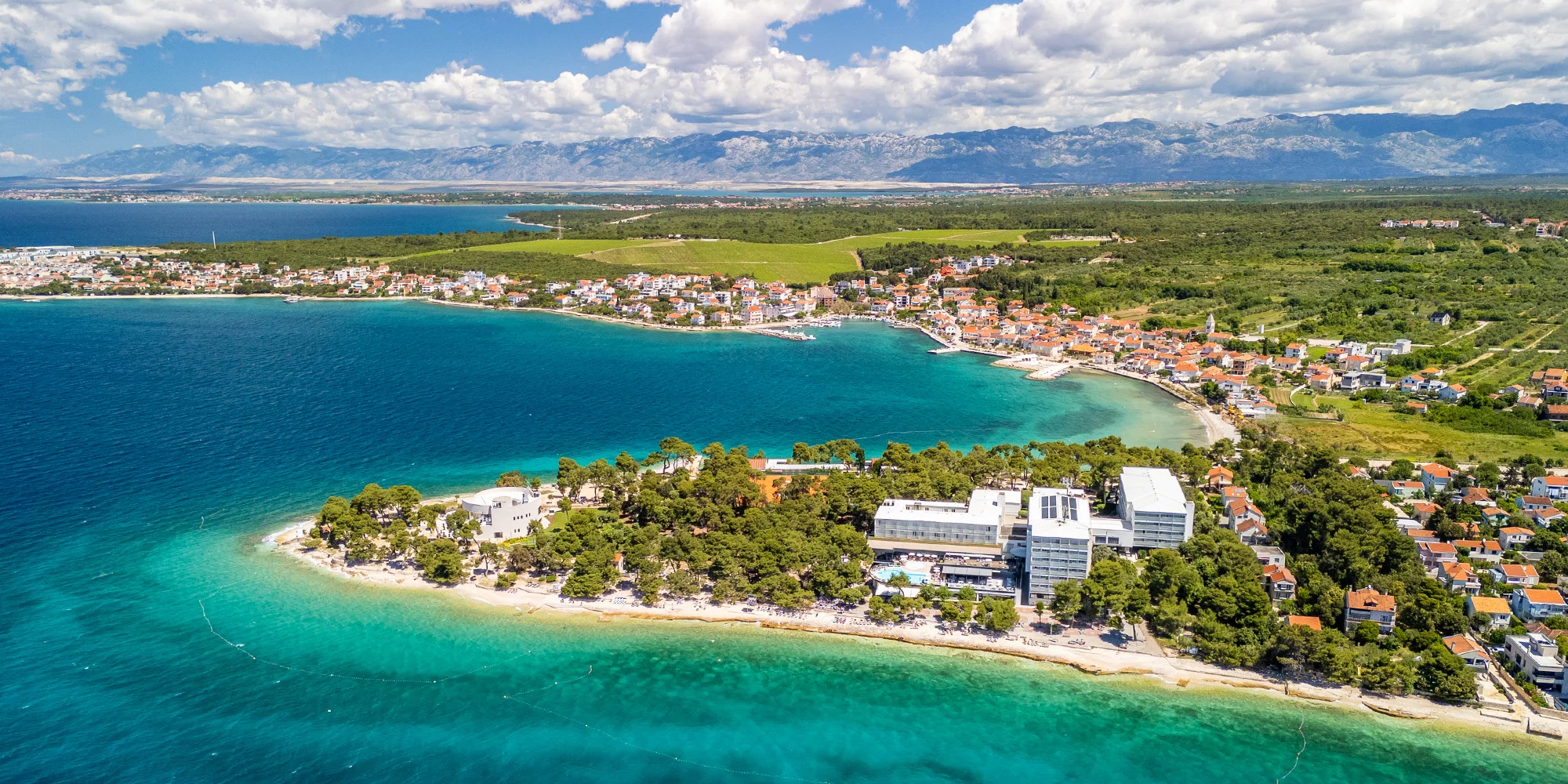 4* hotel v Petrčane: hned u pláže, s jídlem a bazény