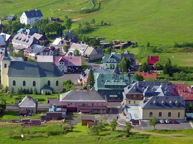 Pohodový pobyt v Božím Daru: stylové ubytování, polopenze a výlety