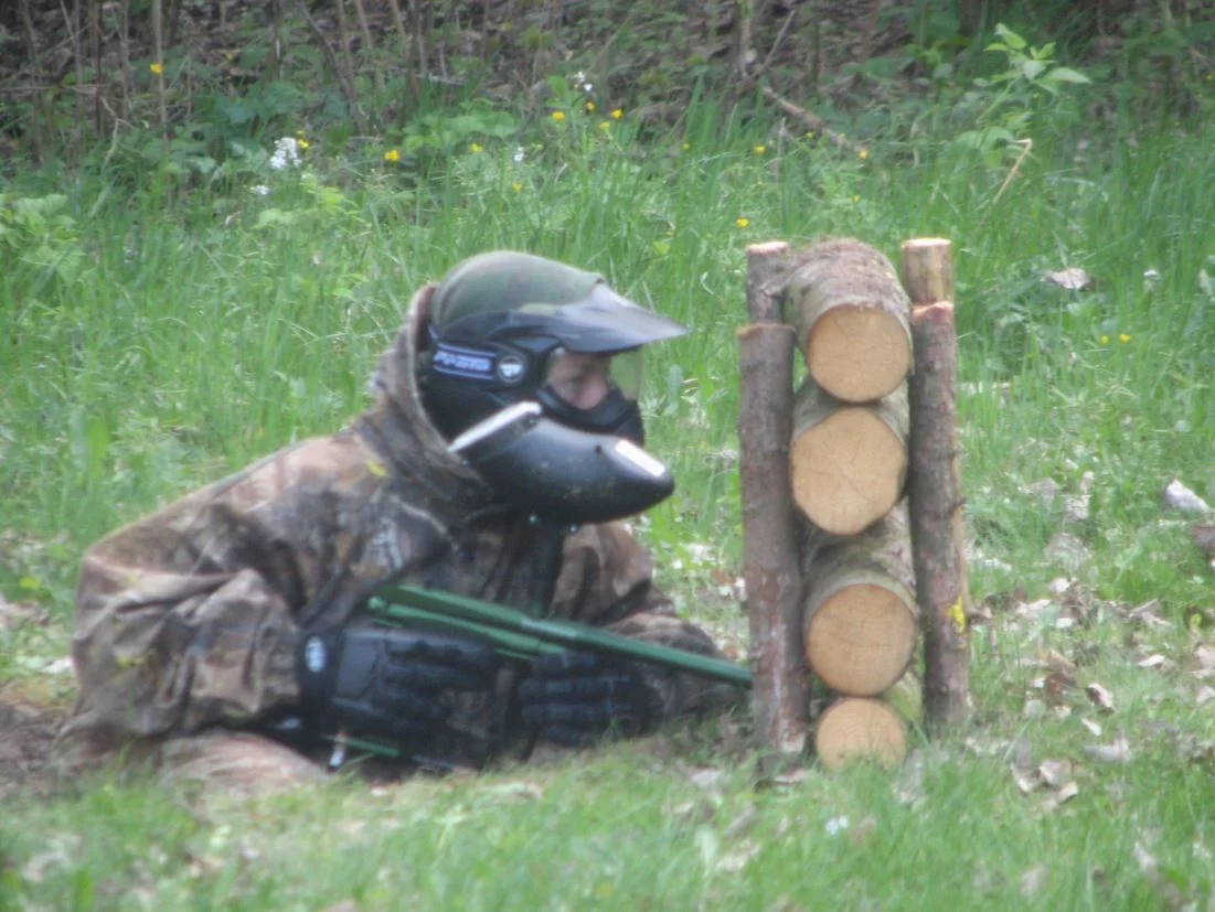Adrenalin pro partu: hra paintballu se 100 kuličkami na osobu a zapůjčením kompletního vybavení