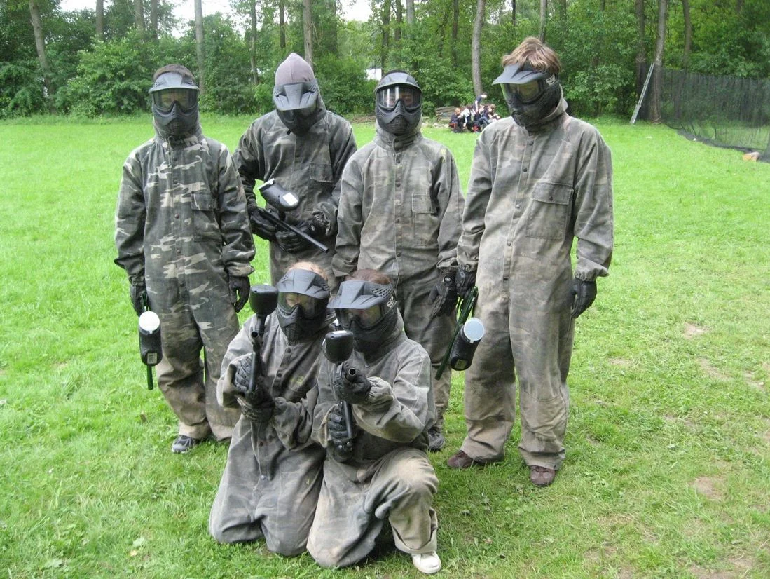 Adrenalin pro partu: hra paintballu se 100 kuličkami na osobu a zapůjčením kompletního vybavení