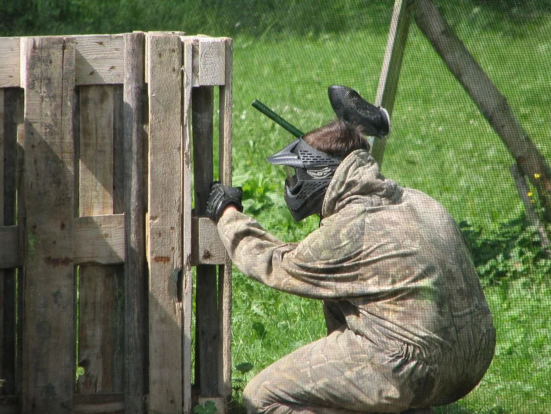 Adrenalin pro partu: hra paintballu se 100 kuličkami na osobu a zapůjčením kompletního vybavení