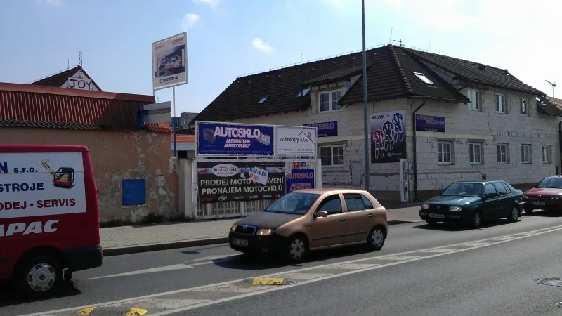 Kompletní vyčištění interiéru osobního vozu vč. tepování přístroji Karcher a dezinfekce ozónem