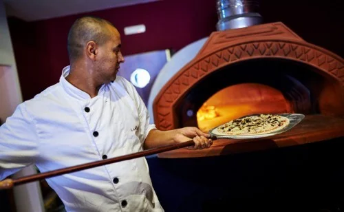 Pochutnejte si na Itálii v centru Liberce: 1 nebo 2 pizzy dle výběru v restauraci La Piazza