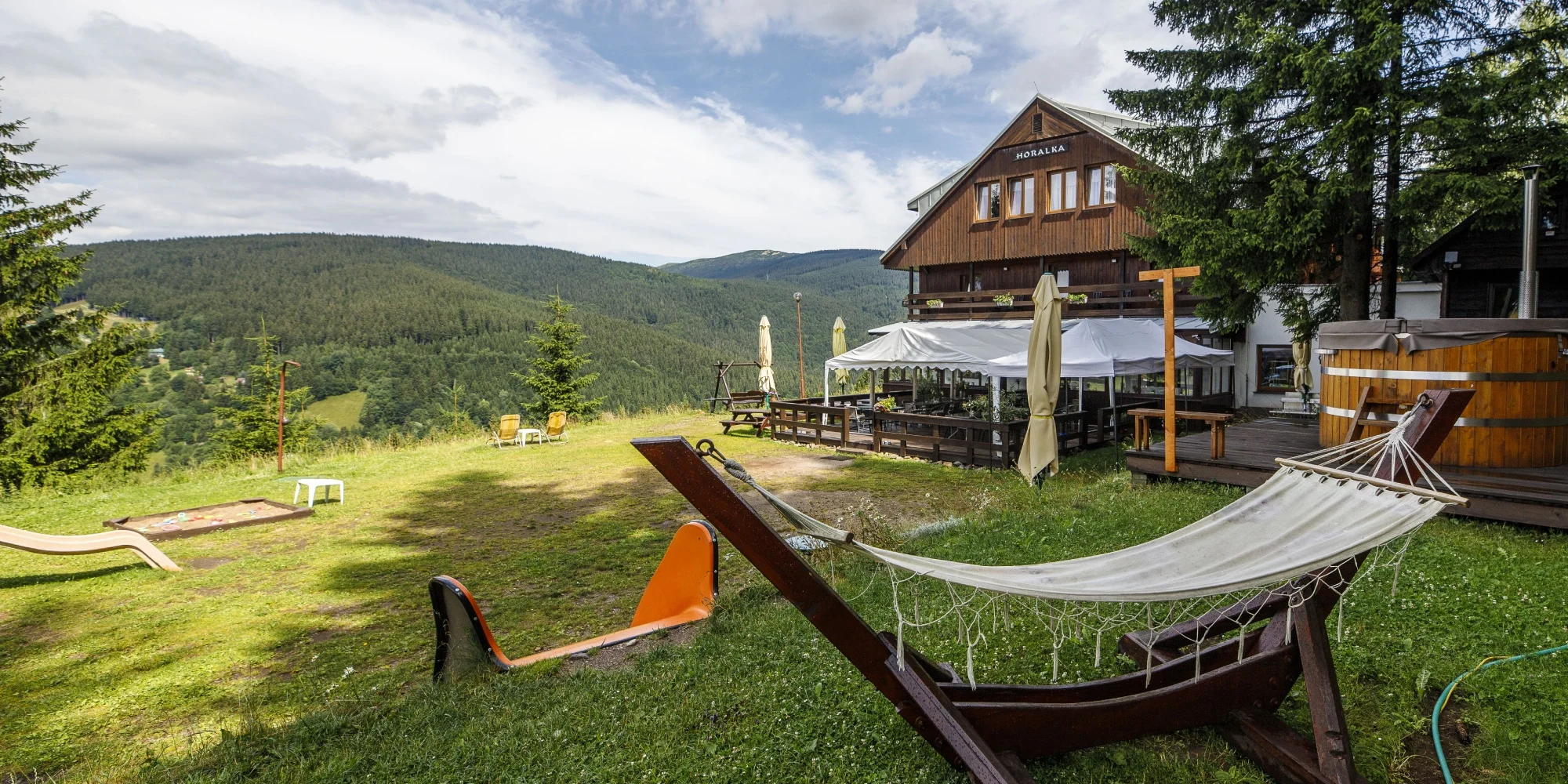 Penzion v Krkonoších: stravou a sauna nebo koupací sud