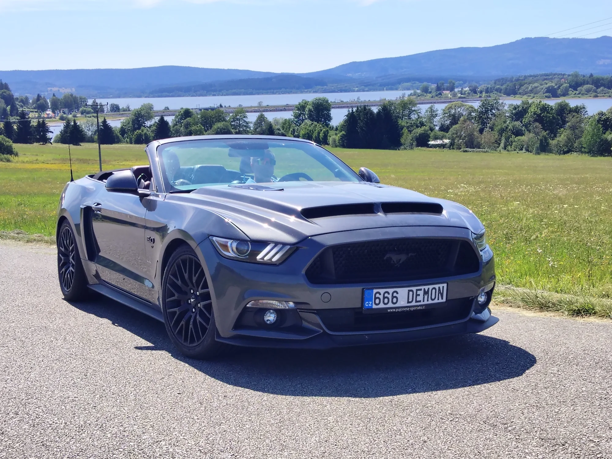 Řízení Fordu Mustang na 15-60 minut i pronájem na víkend