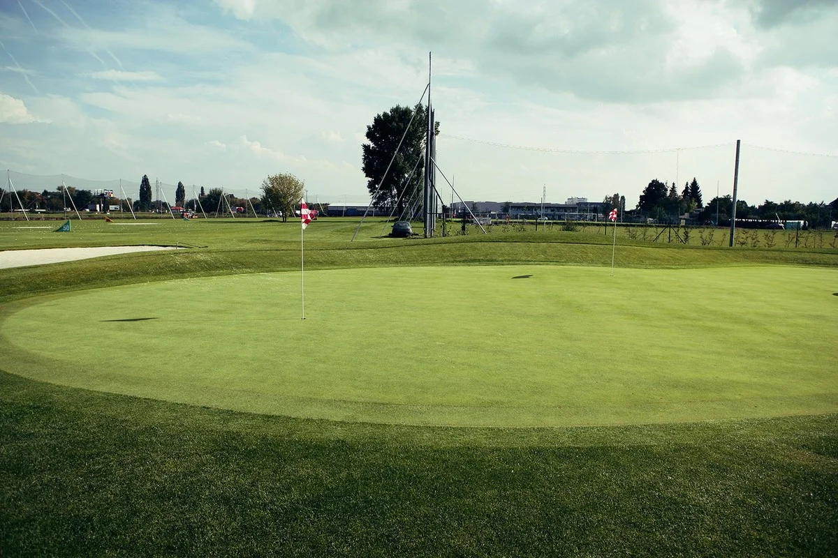 Celodenní vstupné do golfového areálu Kšírovka, vč. výuky s trenérem: pro 1 či 2 osoby