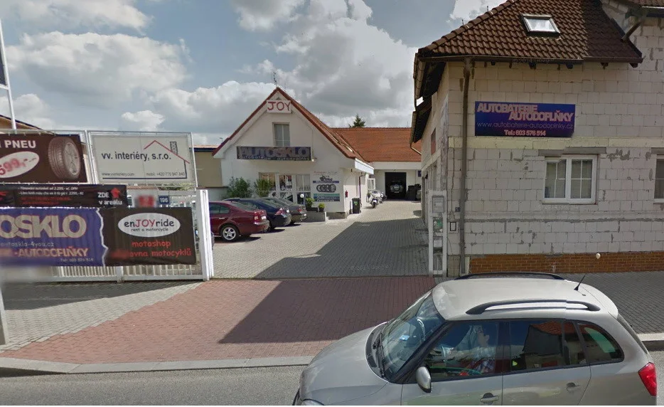 Kompletní vyčištění interiéru osobního vozu vč. tepování přístroji Karcher a dezinfekce ozónem