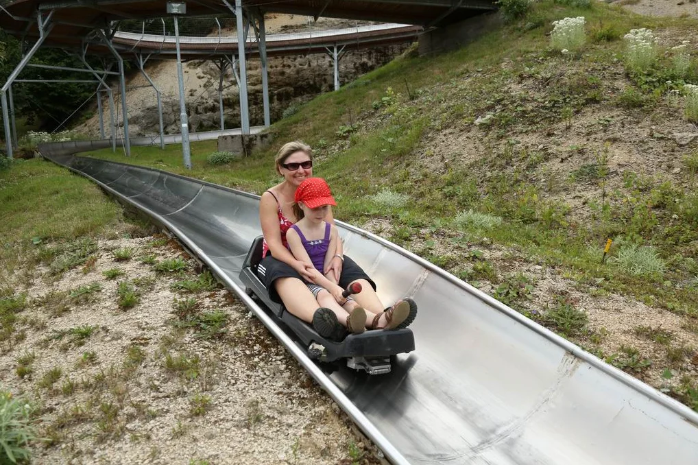 Ať vám to sviští: 5 sjezdů 1 km dlouhé bobové dráhy v Janově nad Nisou