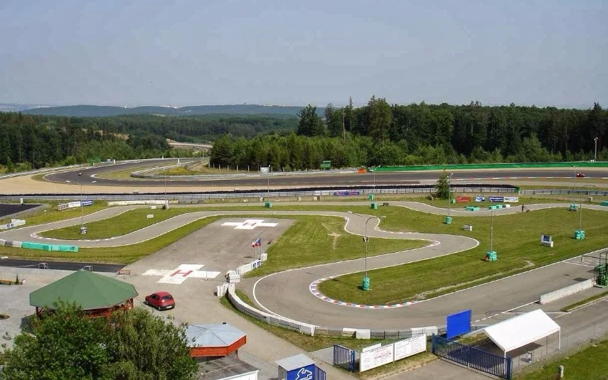 Staňte se mistrem Masarykova okruhu: 1, 2 nebo 6 jízd na motokáře