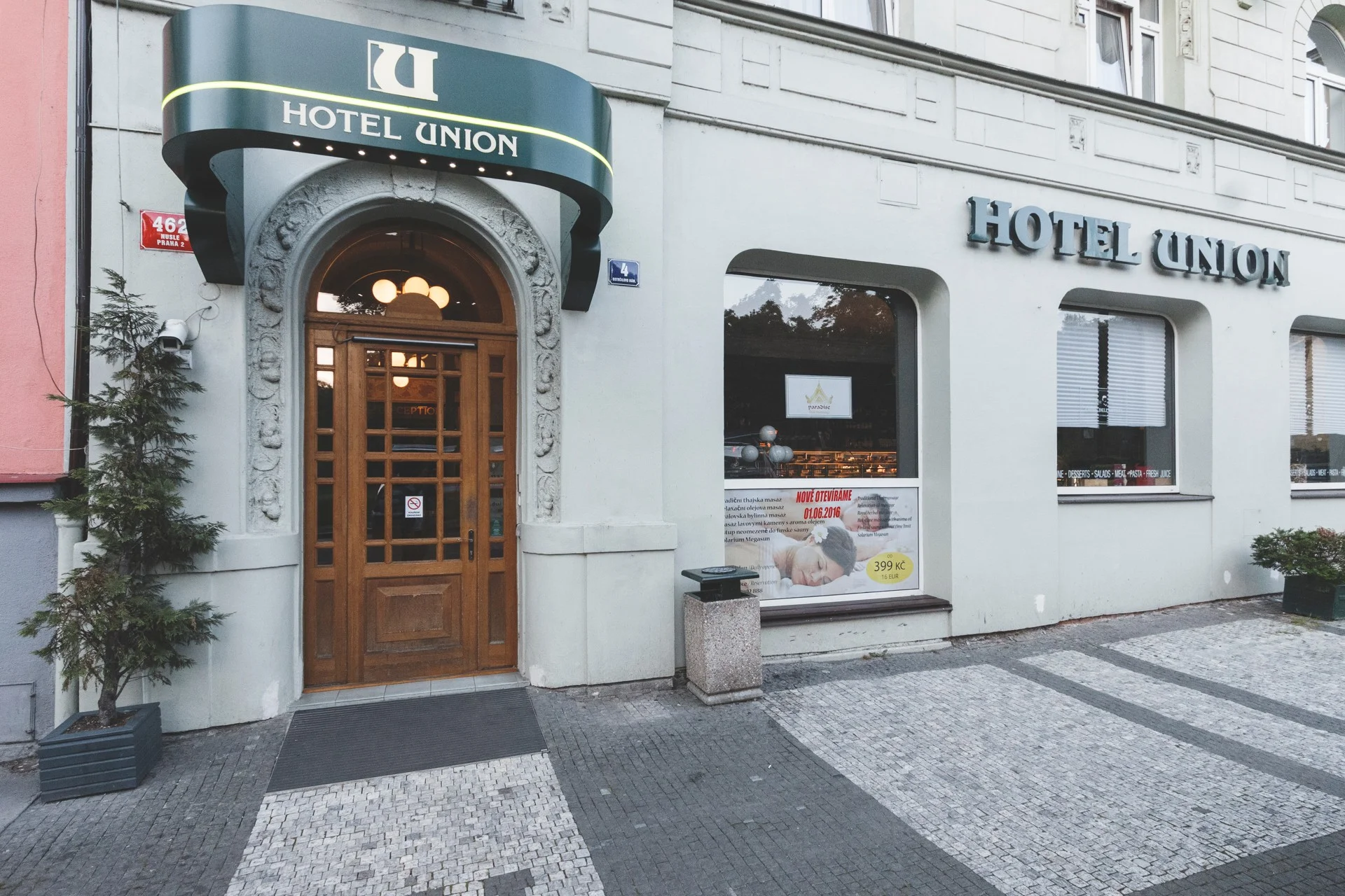 Intenzivní relax pro dva: finská sauna a 60–90min. masáž dle výběru