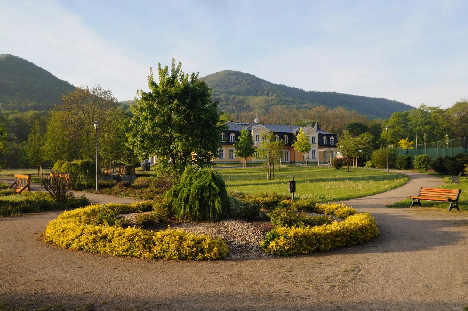 Lázeňský pobyt v Klášterci nad Ohří: snídaně či polopenze, vstup do bazénu s vířivkou a solné jeskyně