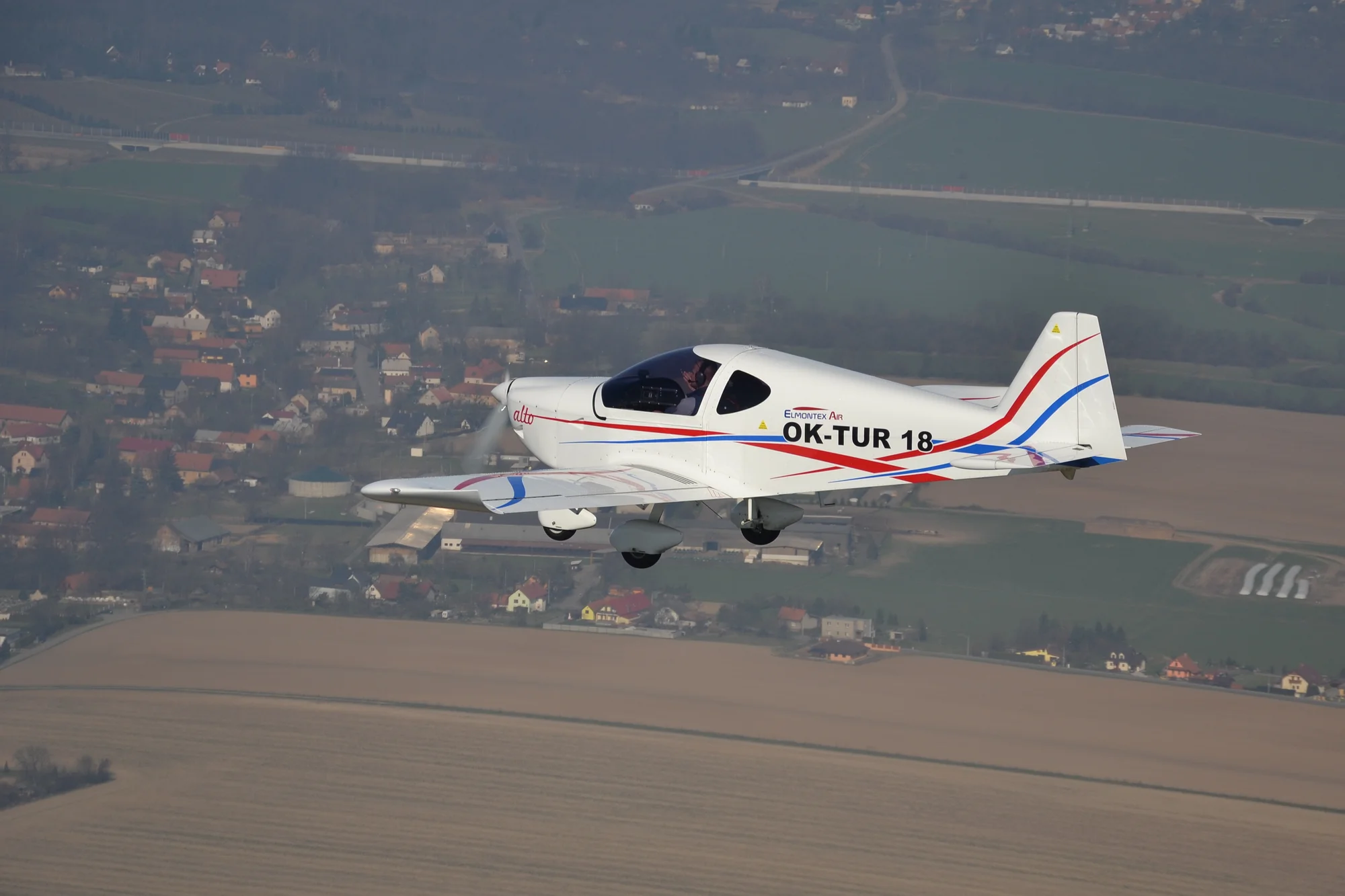Pilotování na zkoušku: 15–60 min. v letounu Alto 912 TG s dohledem instruktora