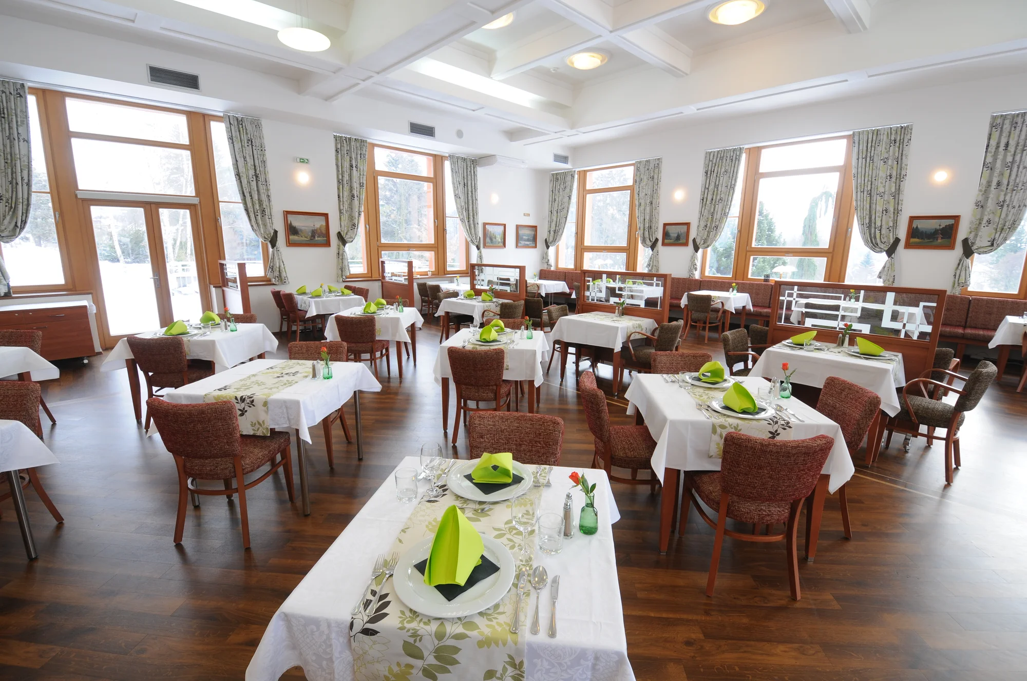 4* pobyt v Rožnově: snídaně či polopenze, neomezeně wellness a bazén i procedury
