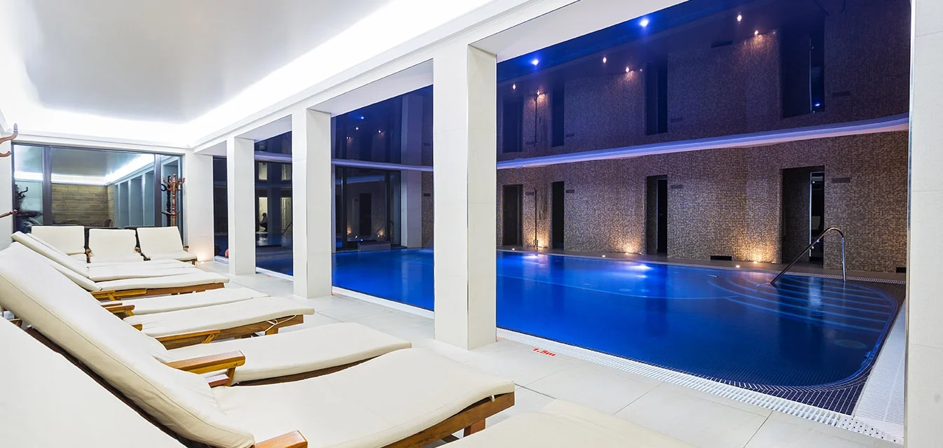Relax na Zámku Lužec: 3 hod. ve wellness se speleoterapií či snídaní nebo večeří formou bufetu