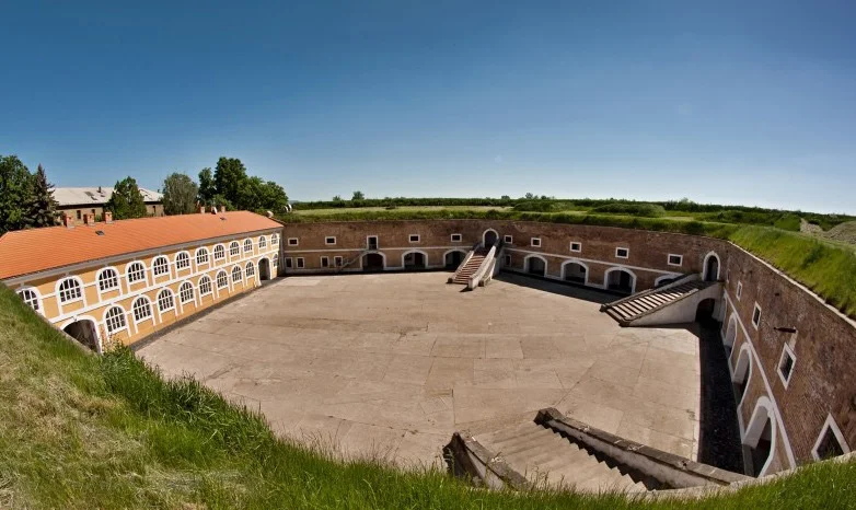 Komentovaná prohlídka Terezína: pevnost, bývalé ghetto i výstava na půdě