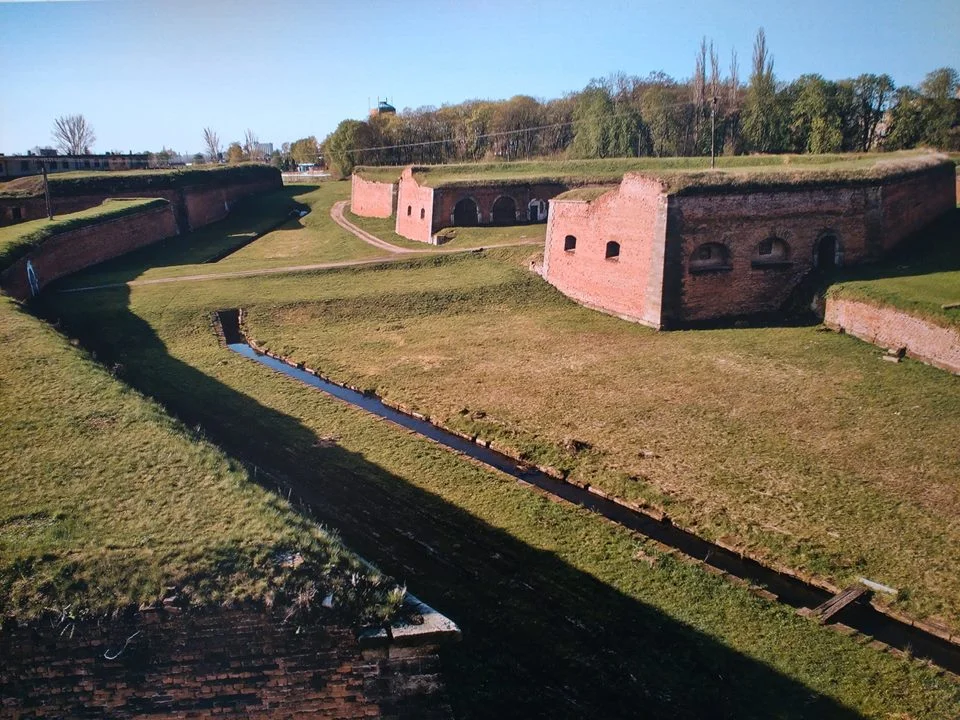 Komentovaná prohlídka Terezína: pevnost, bývalé ghetto i výstava na půdě