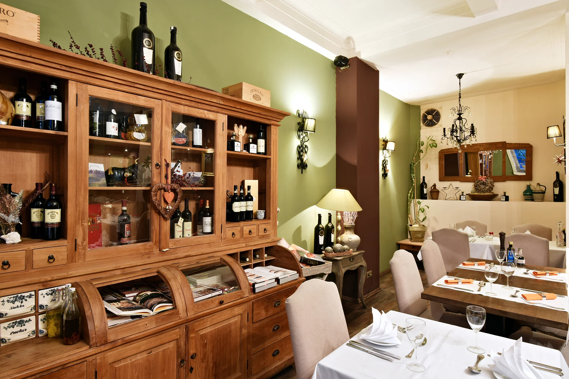 Pravé italské menu pro dva: rybí polévka nebo carpaccio, steak z tuňáka či hovězí a další dobroty