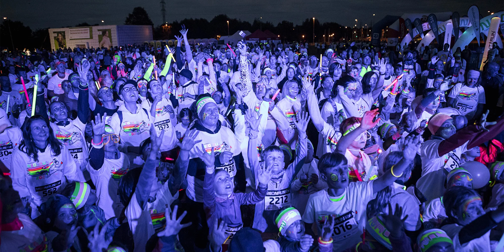 Neon Run: startovní balíček s čelenkou i medailí