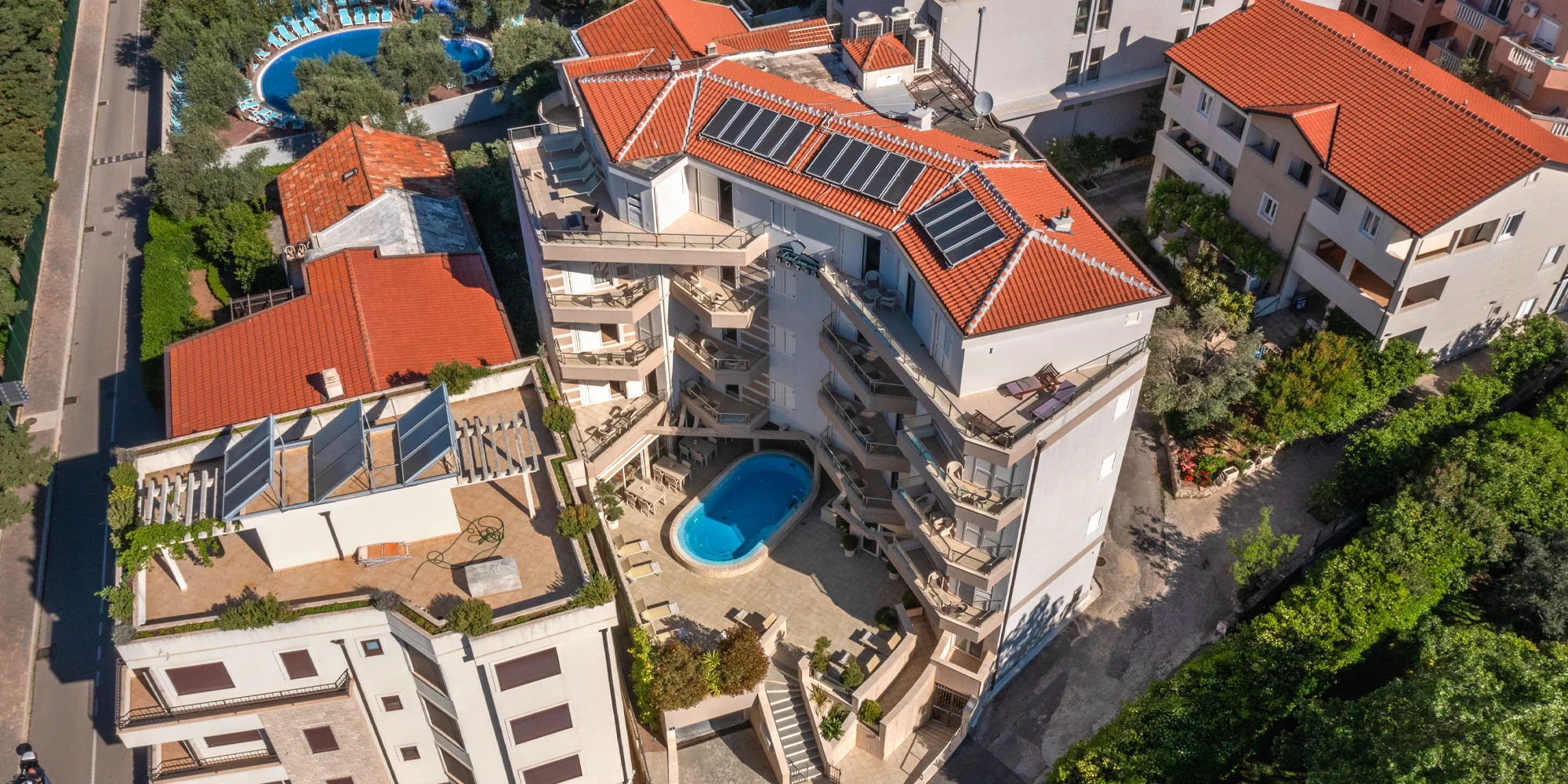 Apartmány s bazénem v Černé Hoře: 200 m od pláže