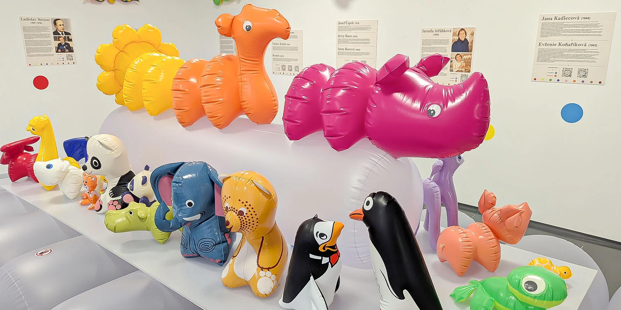 Vstupenka do galerie českých designových hraček