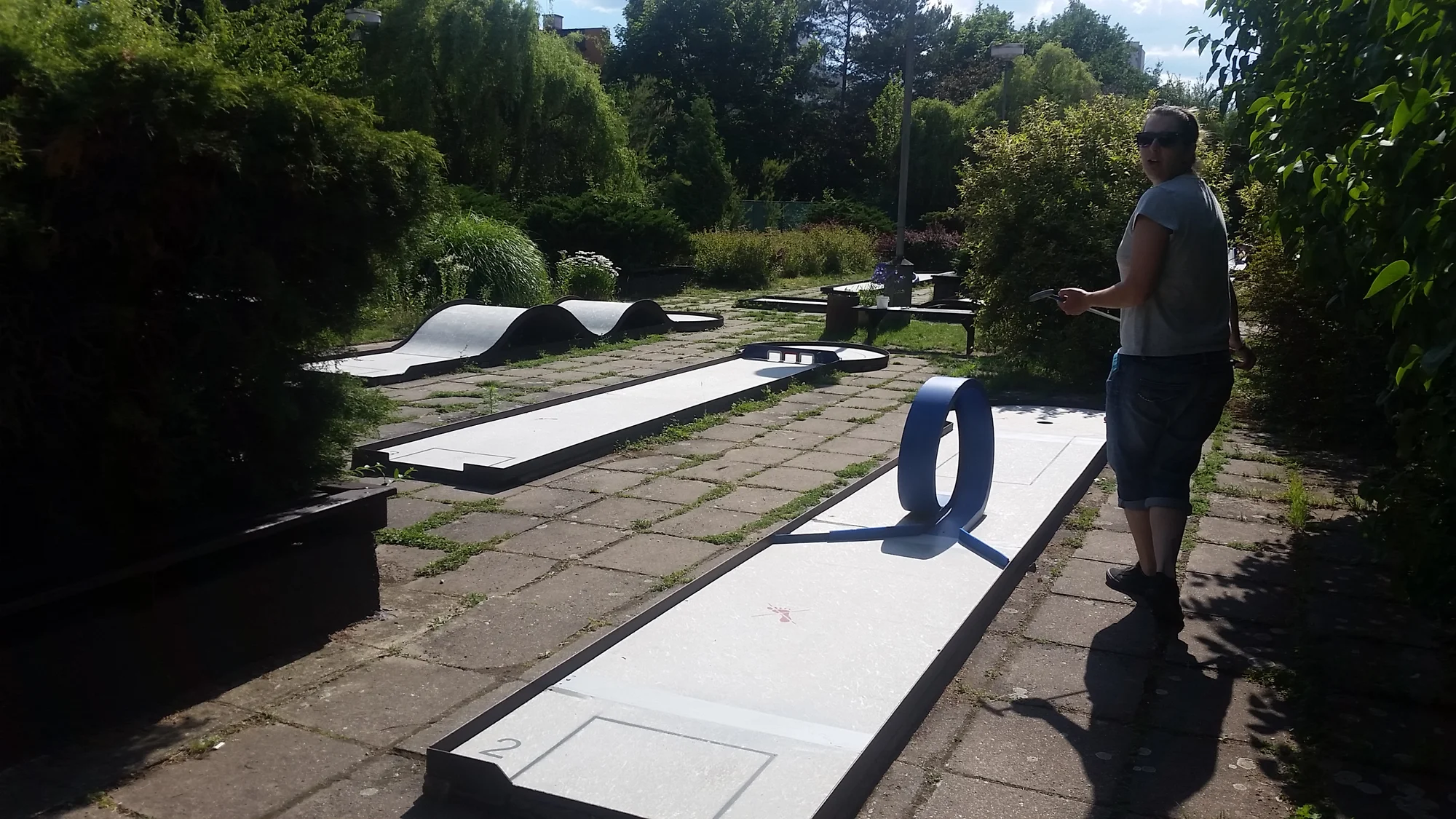Dvě hodiny venkovního minigolfu pro dva vč. zapůjčení vybavení