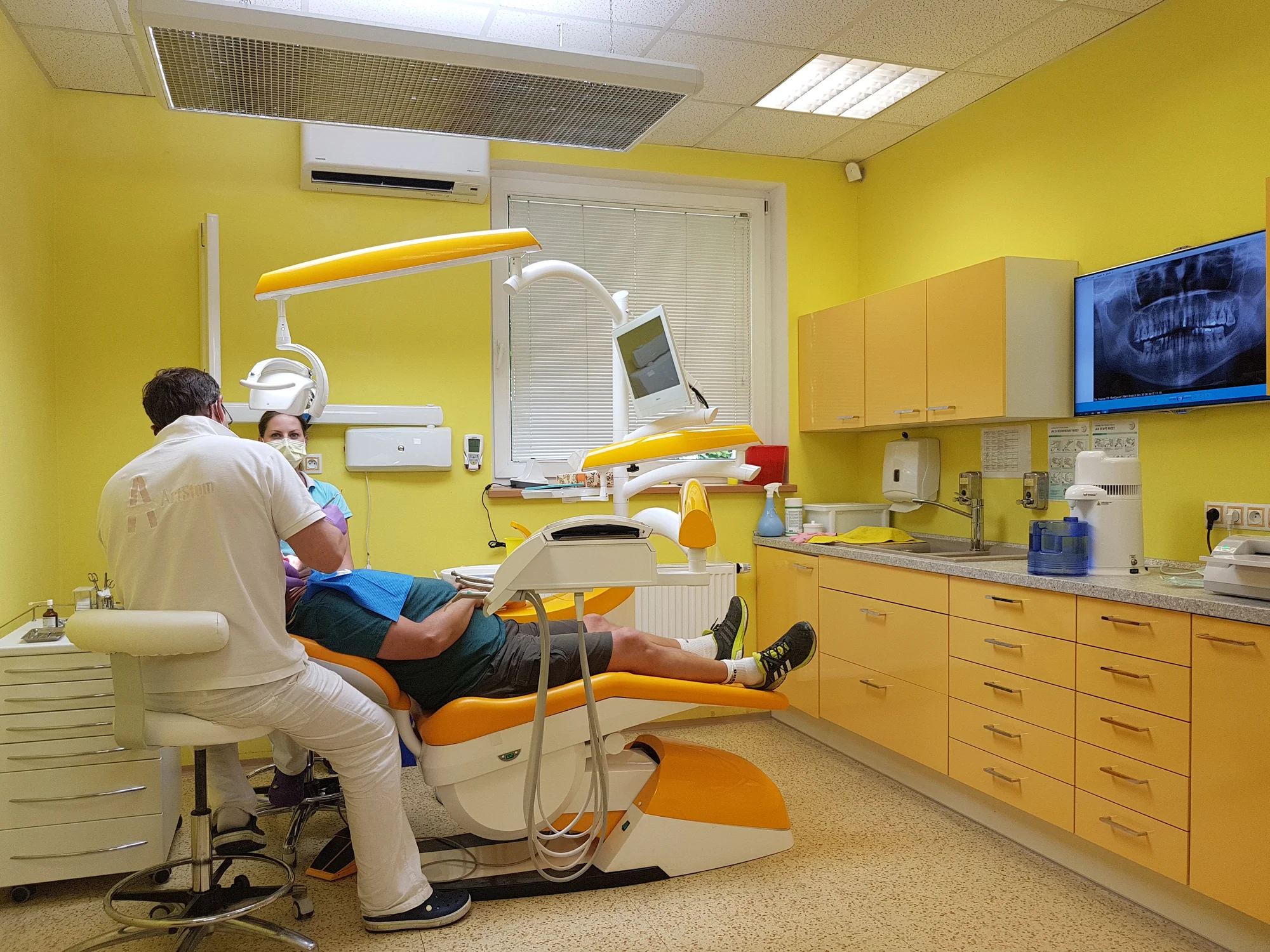 Profi zubní péče: vysoce kvalitní implantát a případně i nasazení korunky nebo můstku