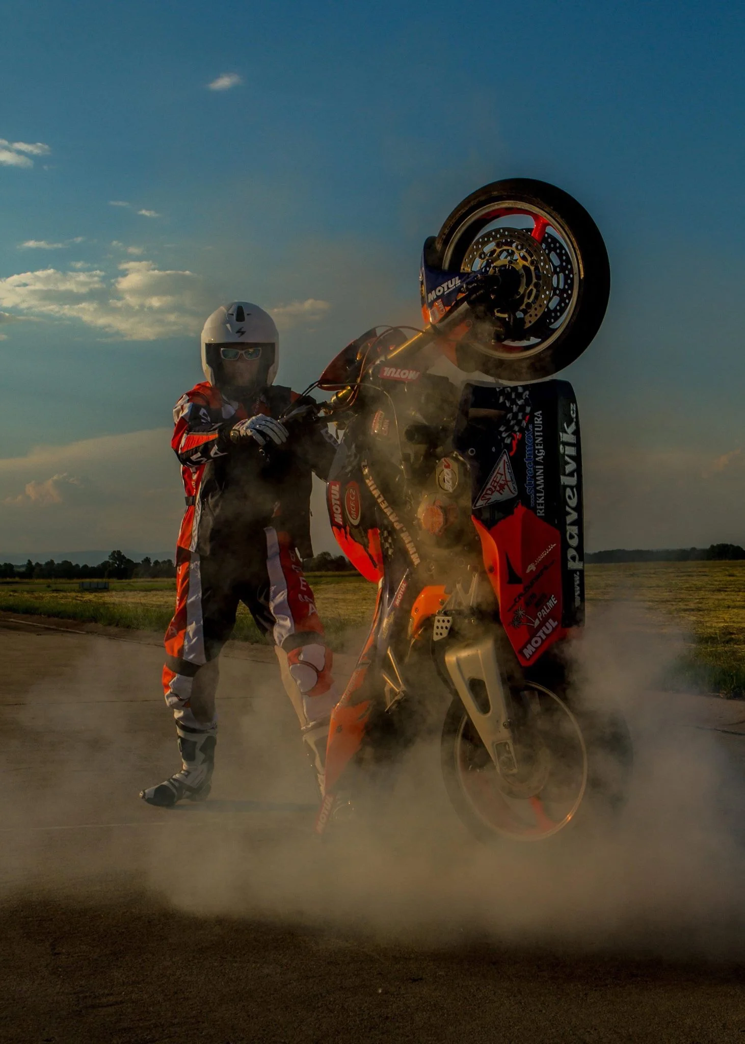 Kaskadérská motocyklová show a divoká spolujízda pro 1, 2 nebo 4 osoby