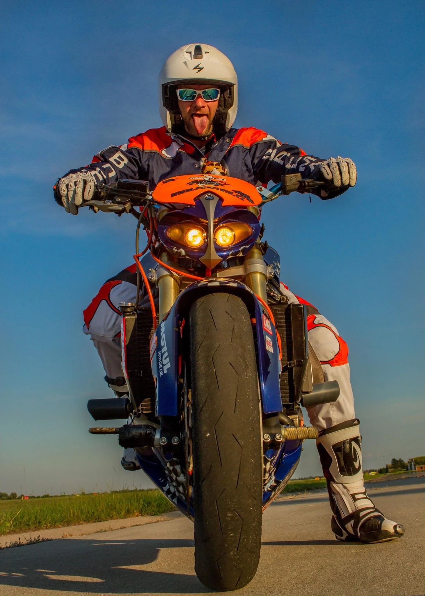 Kaskadérská motocyklová show a divoká spolujízda pro 1, 2 nebo 4 osoby