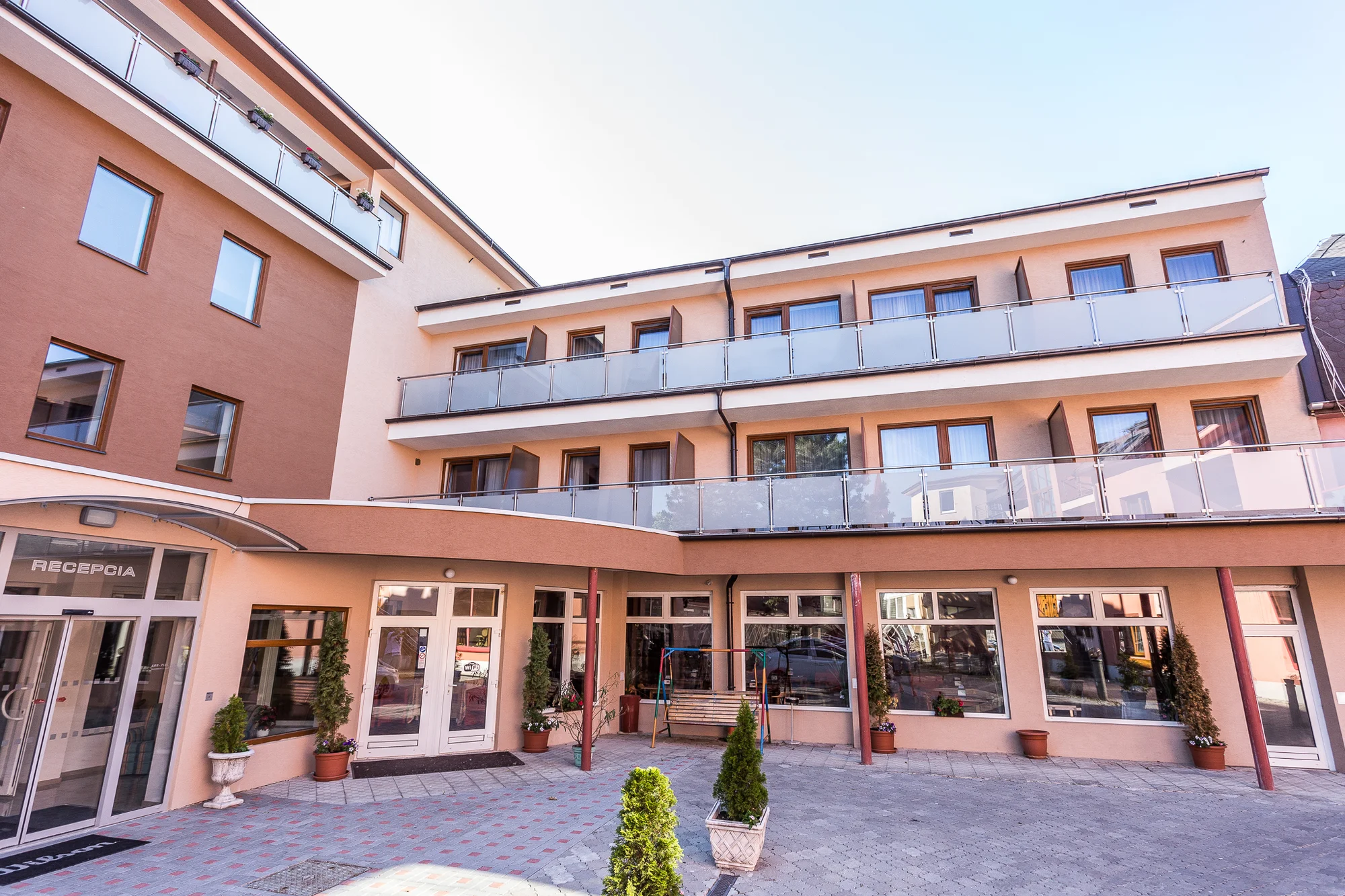 Romantický pobyt v Piešťanech s privátním wellness, snídaní a lahví vína