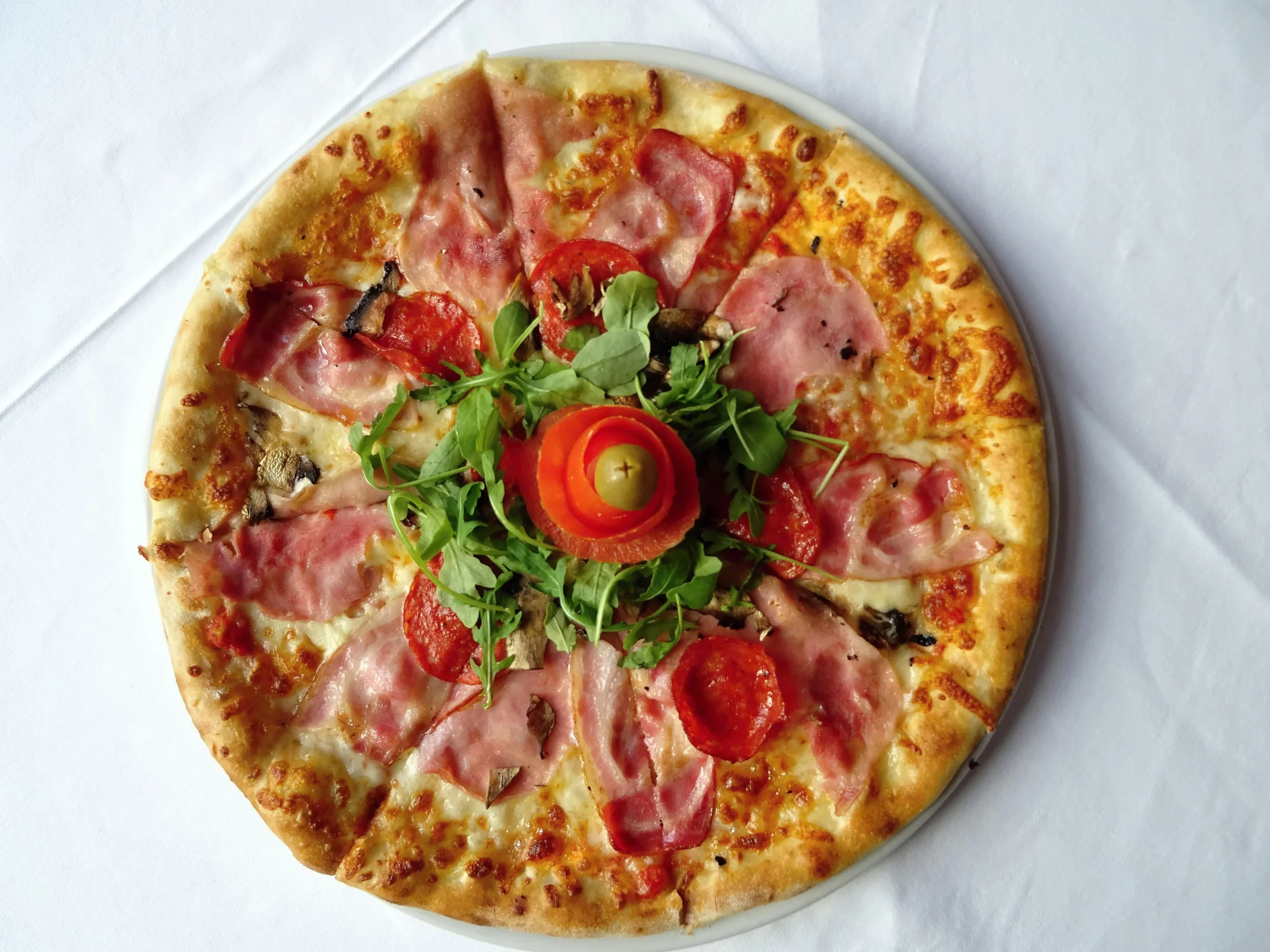 Pochutnejte si na Itálii v centru Liberce: 1 nebo 2 pizzy dle výběru v restauraci La Piazza