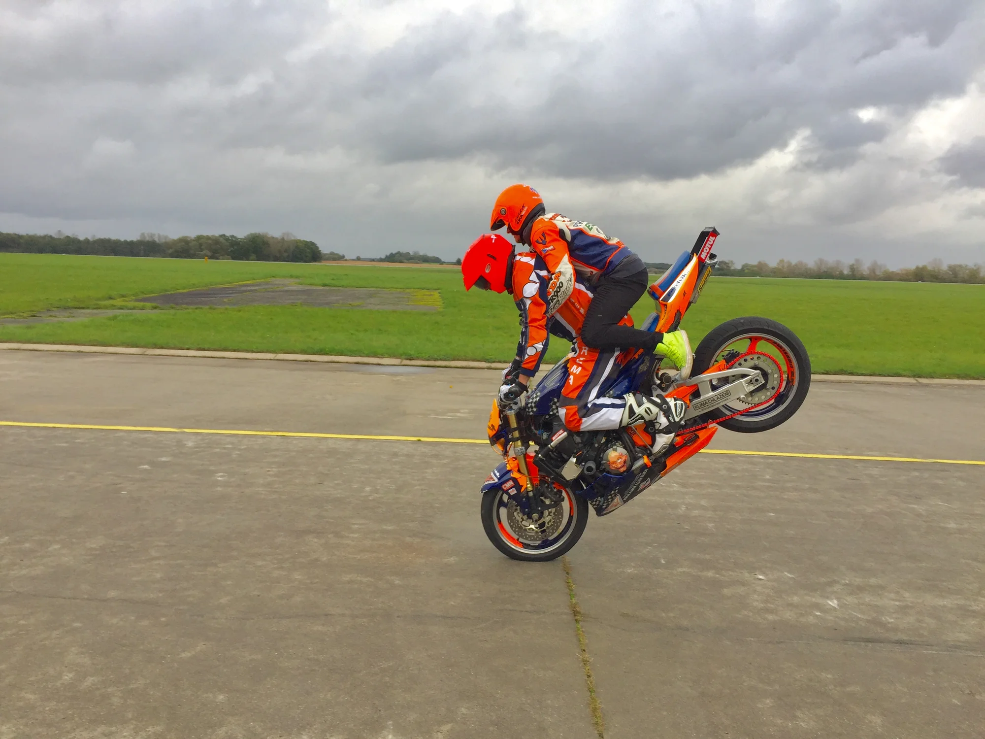 Kaskadérská motocyklová show a divoká spolujízda pro 1, 2 nebo 4 osoby