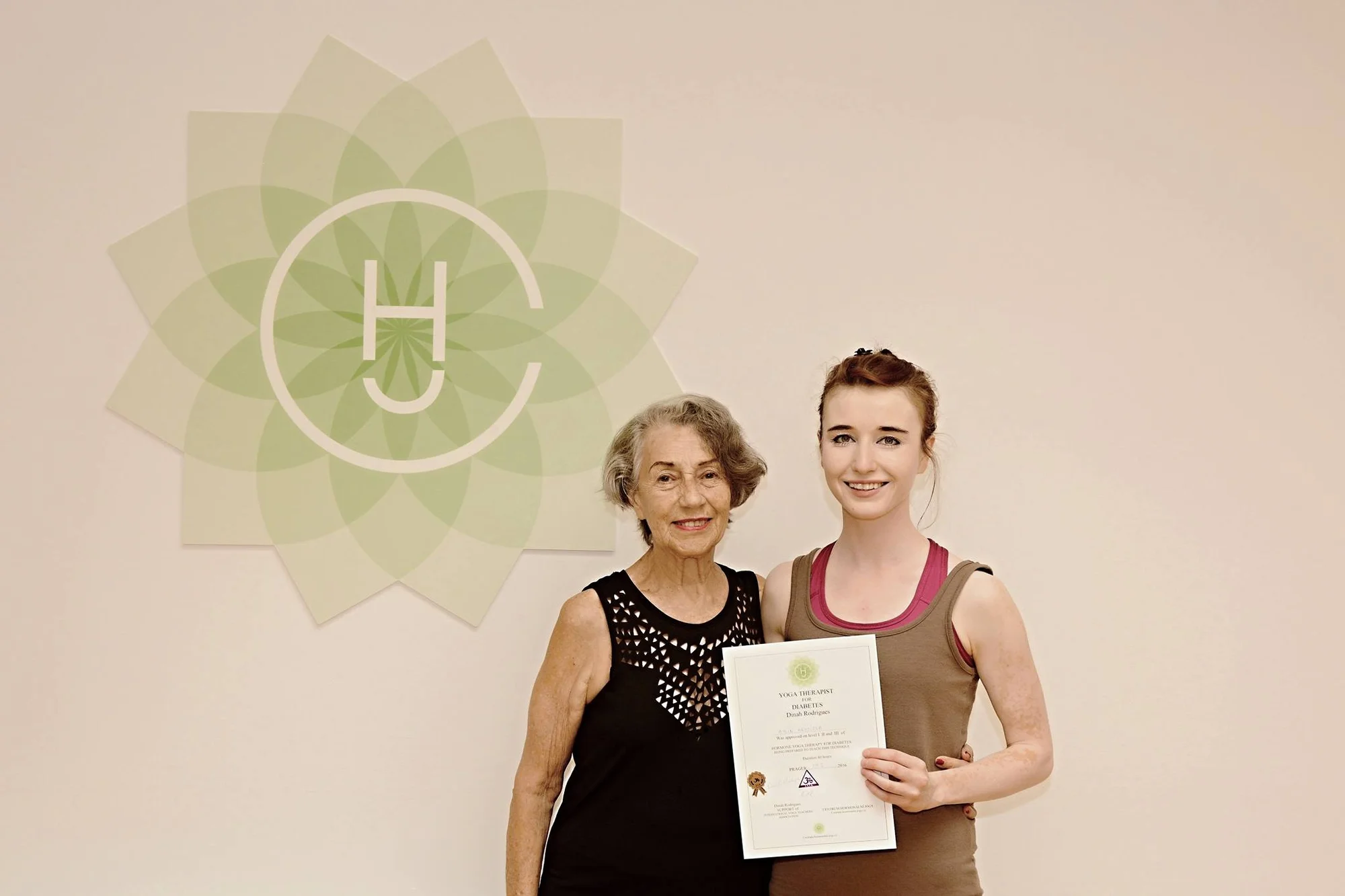 Workshop hormonální jóga pro ženy podle Dinah Rodrigues živě online