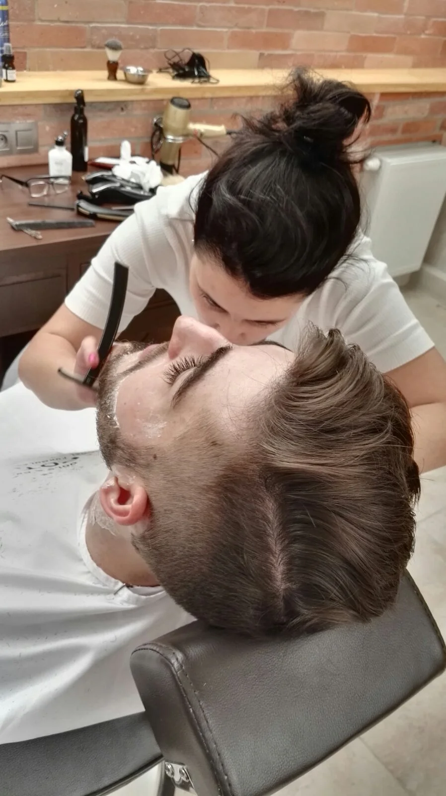 Budete fešák: all inclusive péče o vousy a vlasy v barbershopu