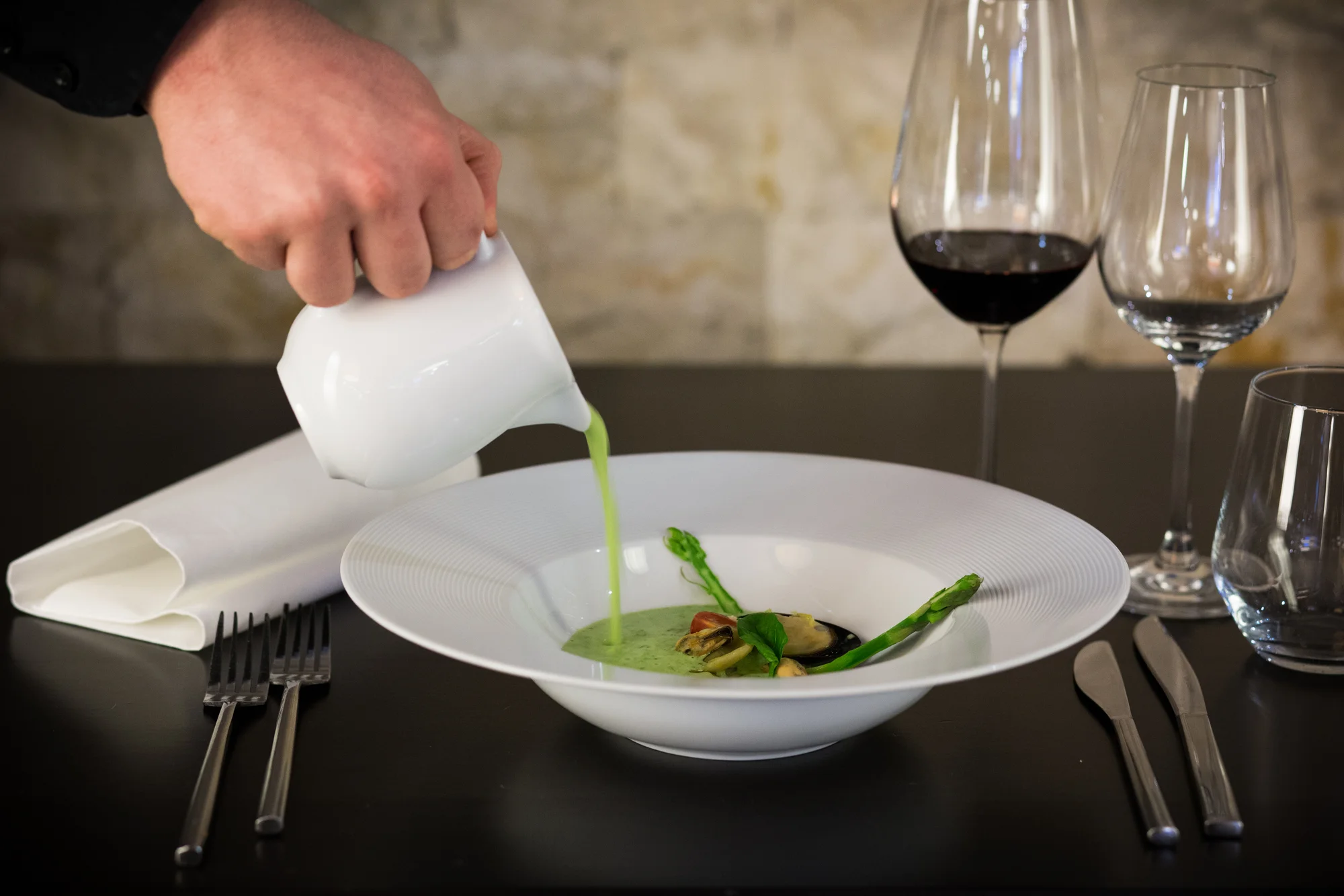 Pětichodové degustační menu se steakem, chobotnicí či jelenem i s možností wellness pro 2 osoby
