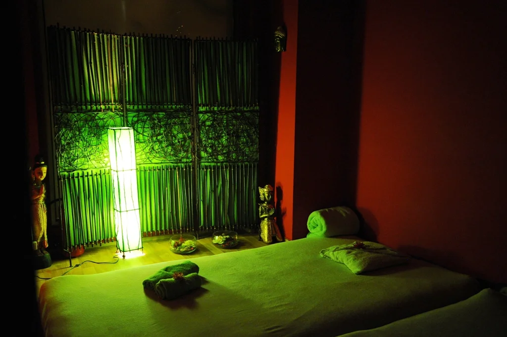 Relaxační balíček plný péče v Thajském ráji: masáž, peeling i rybky