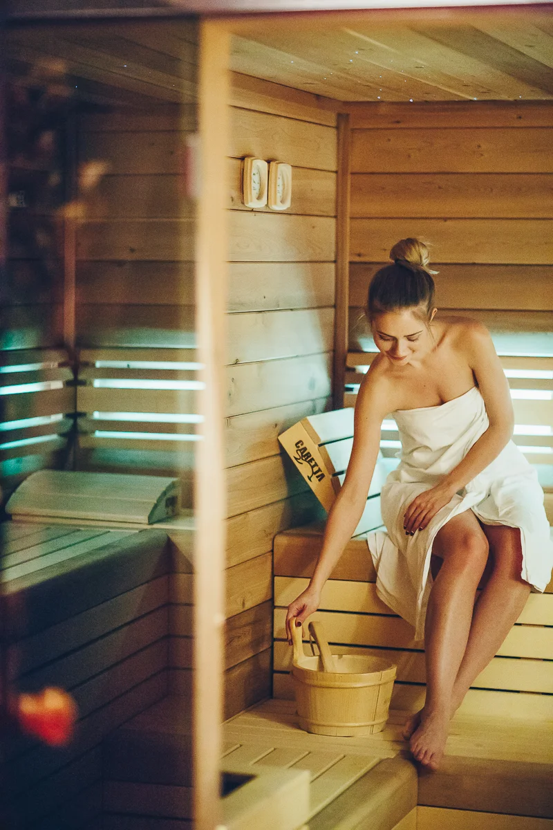Vstup do veřejného či privátního wellness až pro 4 osoby: vířivka, sauna i prosecco