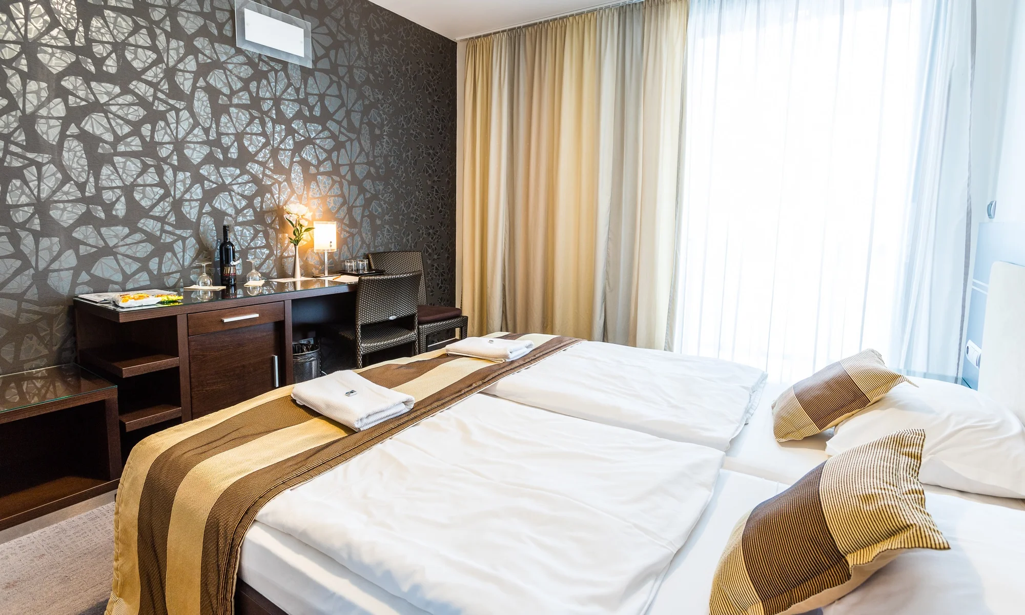 Pobyt u Slunečních jezer na Slovensku: hotel s vlastní pláží, krytým bazénem a polopenzí