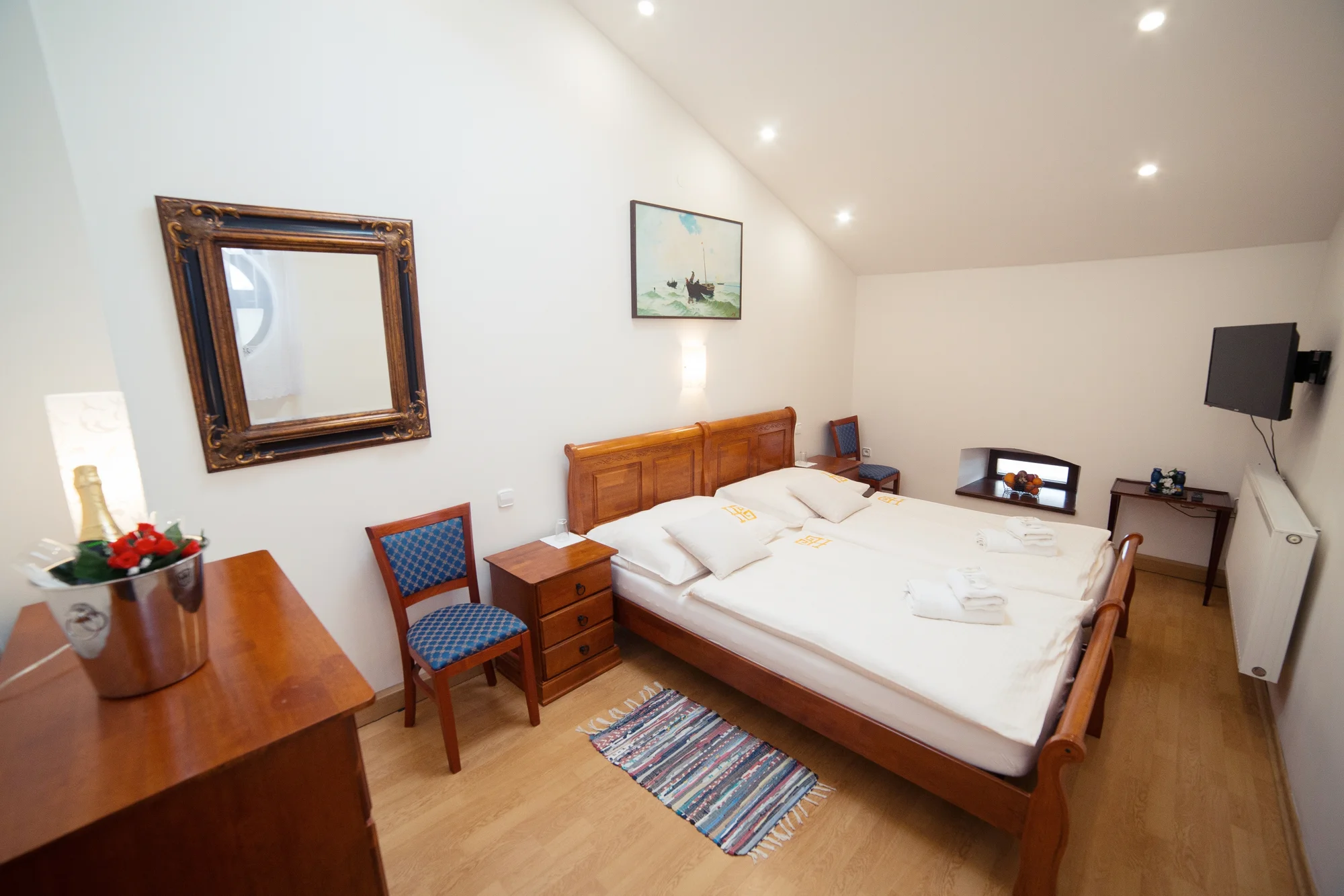 Příjemný pobyt v historickém hotelu v centru Banské Štiavnice se snídaní či polopenzí