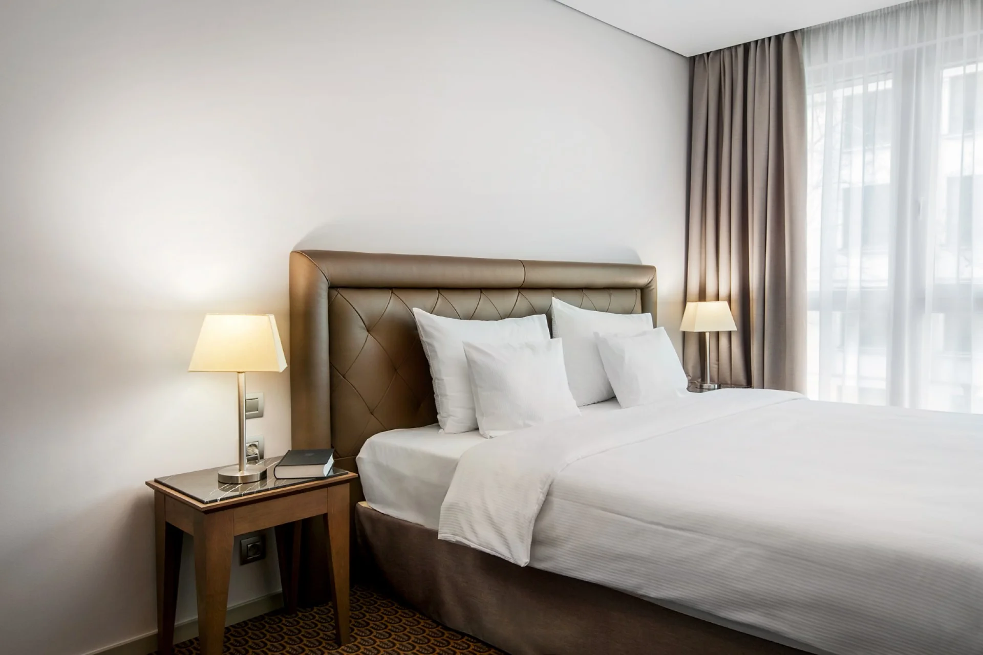 Moderní hotel na Rohanském nábřeží s bohatými snídaněmi