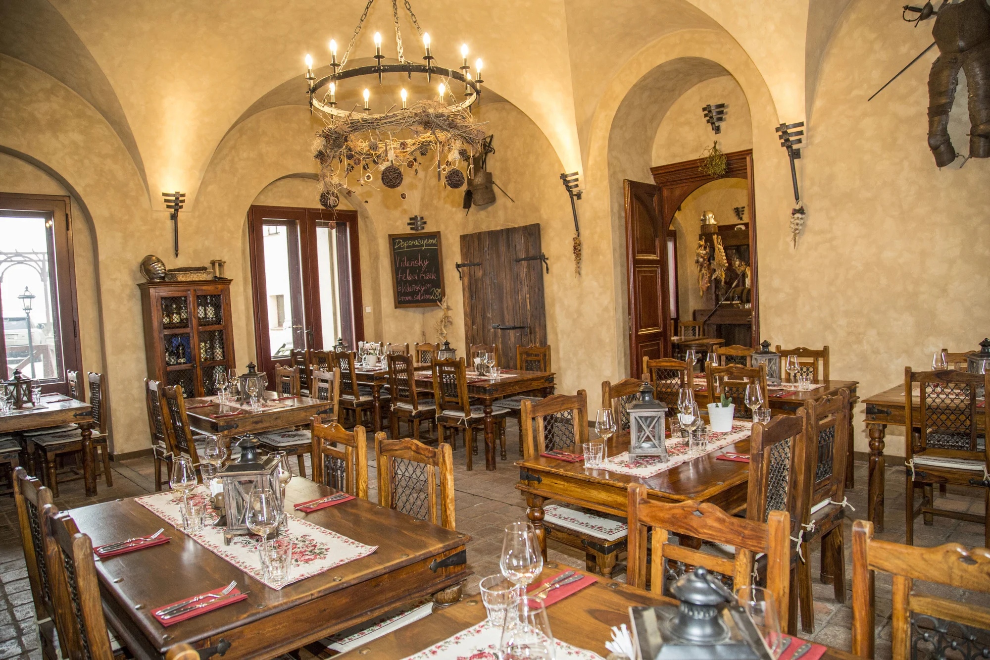 Pohádková romantika v Chateau Zbiroh: večeře v krčmě, wellness a prohlídka zámku